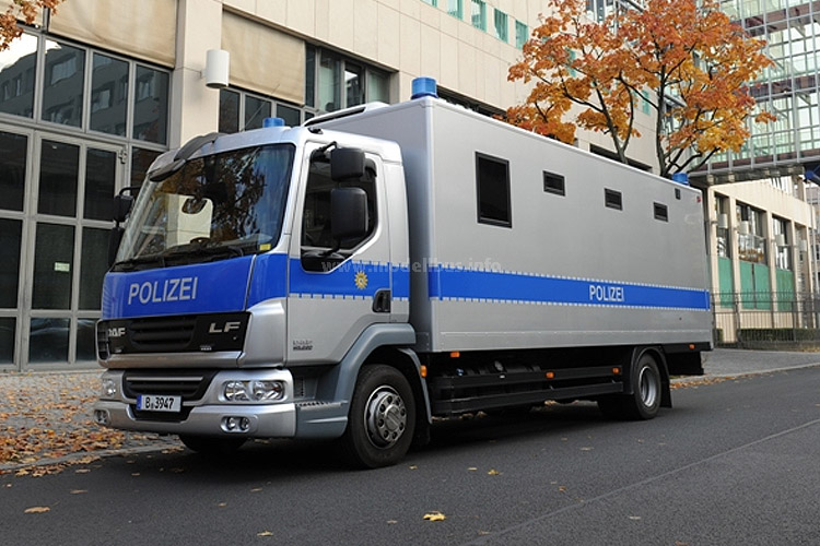  Die Berliner Polizei hat zwei DAF LF45 für den Gefangenentransport in den Dienst gestellt. Die beiden Zwölftonner mit jeweils fünf getrennten Zellen im Kofferaufbau... 