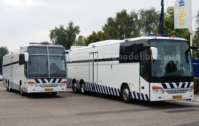 Setra hat zwei S 417 UL für die Niederlande als Gefangenentransporter ausgeliefert.