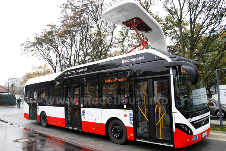  Die Volvo Bus Corporation und Siemens haben im Jahr 2014 erstmals gemeinsam ein elektrisches ÖPNV-Bussystem in der Stadt Hamburg installiert. An die Hamburger Hochbahn AG sind von der Volvo Bus Corporation drei Elektro-Hybridbusse mit Plug-in- Technologie des Typs Volvo 7900 Electric Hybrid geliefert worden, die von einem Siemens-Ladesystem an den Endhaltestellen über vier Ladestationen mit Strom versorgt werden.