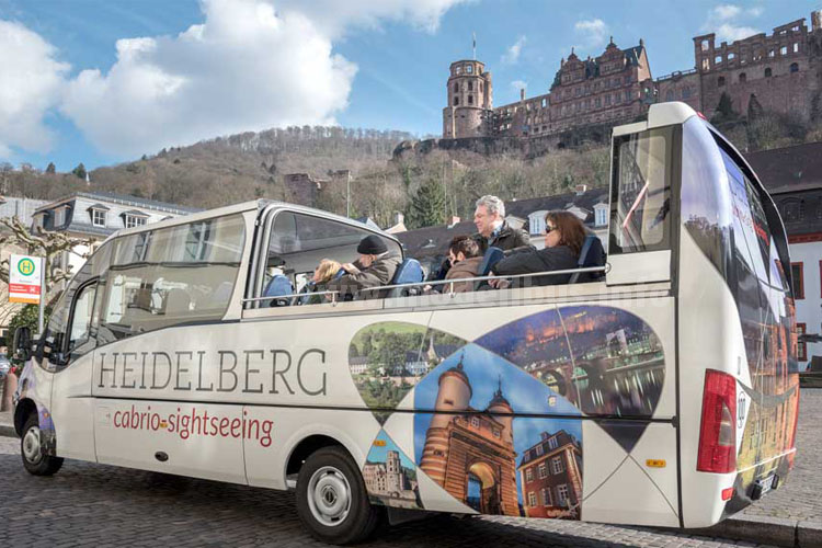 Durch Heidelberg geht es bei gutem Wetter sogar "oben ohne".