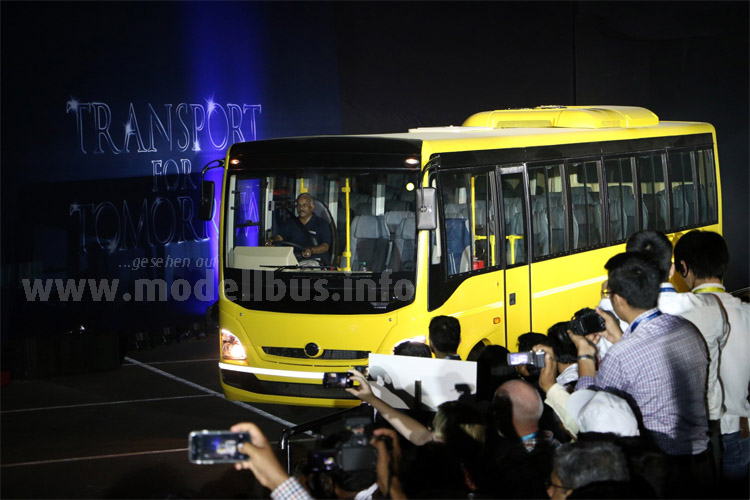 Daimler fährt in Indien vor und bietet eine ganze Reihe unterschiedlicher Omnibusse an.