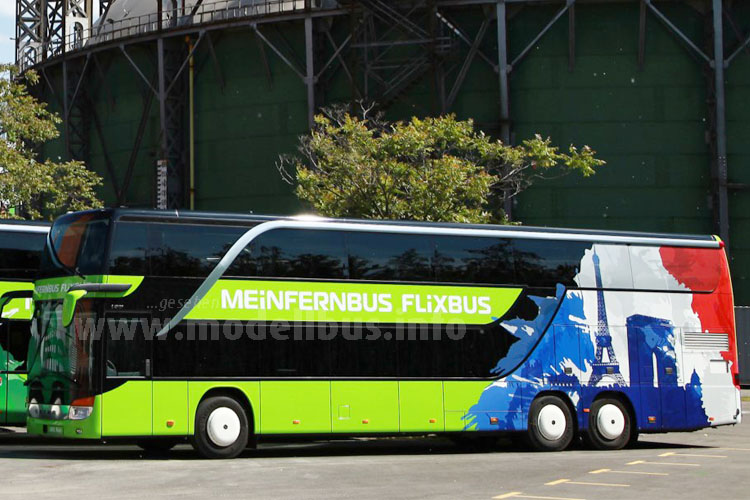 Die Sonderlackierung für den 400., 500., und 600. MeinFernbus FlixBus ist multikulti - ganz im Stil der Expansion.