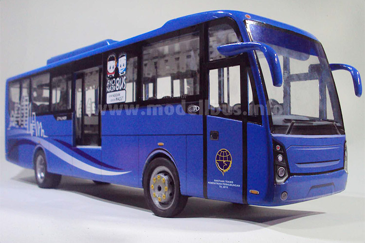 In Indonesien werden Modellbusse von Nur Kholis in Handarbeit gefertigt. Foto: Nur Kholis
