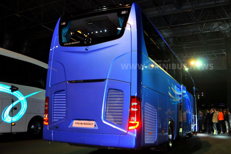 Typisch für Euro VI ist die Heckgrafik, die bei bei den Bussen von Daimler Buses schon länger gibt.
