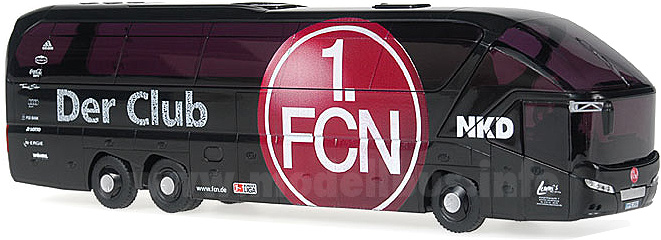 Im kleinen Maßstab deutlich begehrter: Der Mannschaftsbus des 1. FC Nürnberg. 