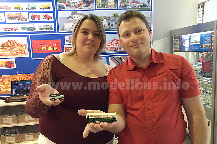 SAI-Verkaufsleiterin Didier Lachnitt mit ihrem Mann am SAI-Messestand in Dortmund. 