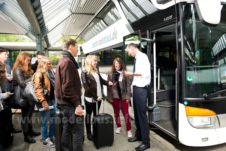 Fahrkartenkontrolle: Bahntickets sind bei Berlinlinienbus gültige Fahrscheine... 