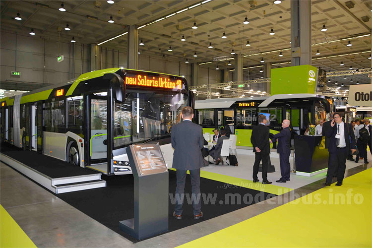 In Mailand stand der neue Urbino als Solo- und Gelenkbus am Messestand von Solaris. 