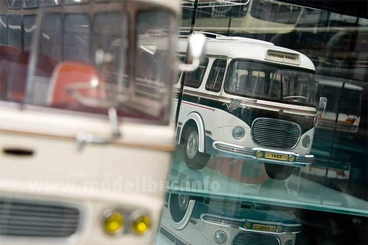 Modellbusse der in Vysoke Myto gebauten Omnibusse zieren das hauseigene Museum mit der Geschichte des Standortes in Tschechien.