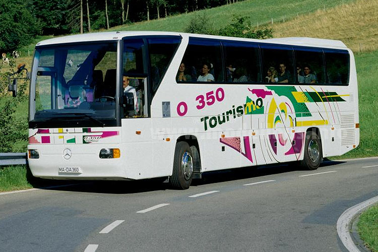 Als O 350 und mit dem Namen Tourismo fährt der Reisebus aus der Türkei vor - ohne dem großen Bruder O 404 Kunden abzujagen.