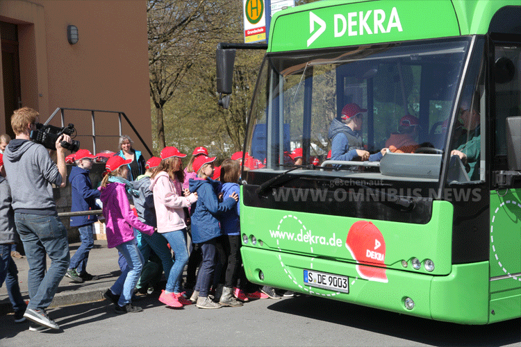 Der neue Trainings-Bus von DEKRA kann in ganz Deutschland von den Niederlassungen für Schüler-Veranstaltungen genutzt werden. Foto: Dekra