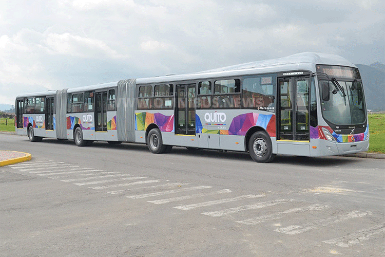 Volvo Doppelgelenkbus für Quito