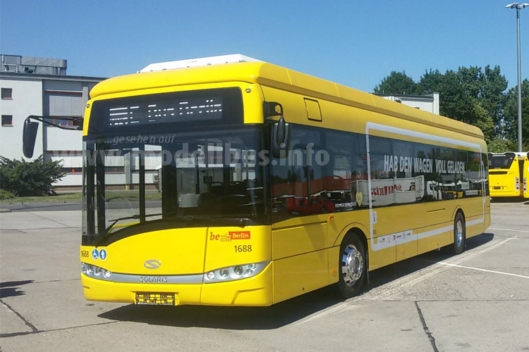 Vier Elektrobusses des Solaris Urbino 12 Electric gehen in Berlin auf Linie. 