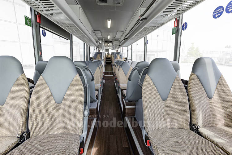 Über 60 Sitzplätze bietet der 14,6 m lange Low Entry Überlandbus. 