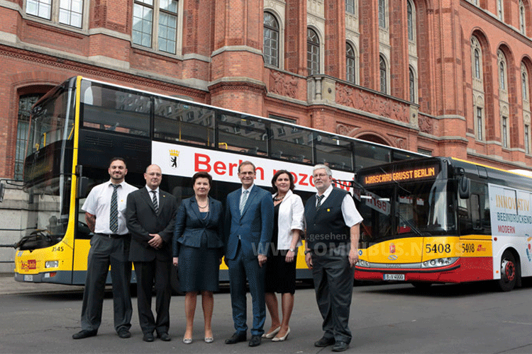 Gemeinsame Sache: Berlin und Warschau tauschten Busse aus. Foto: Enters