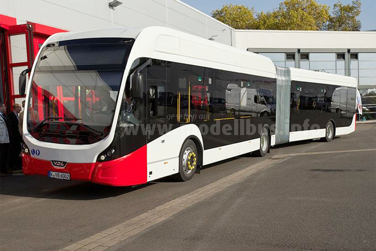 Der neue VDL Citea SLFA 180 E-Bus vor der KVB-Werkstatthalle auf dem Betriebshof Nord.