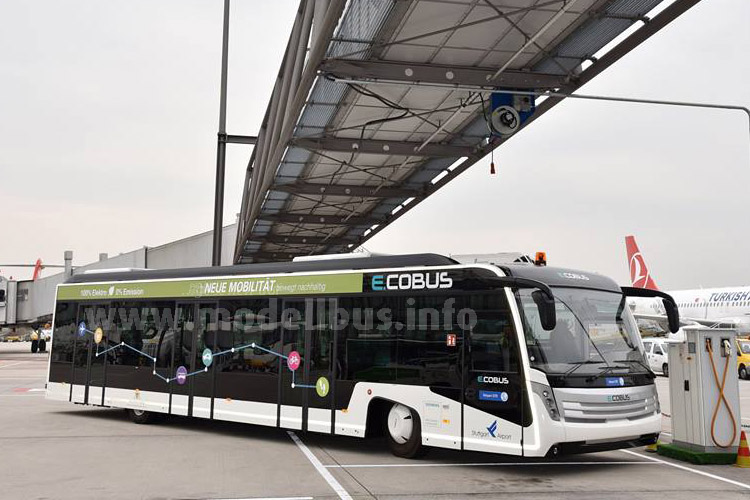 Der erste Elektro-Vorfeldbus weltweit fährt auf dem Stuttgarter Flughafen. 