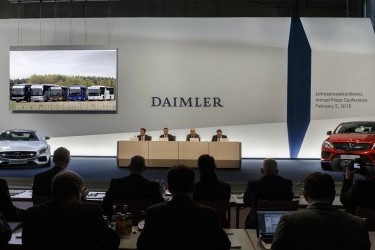 Daimler investiert und wächst