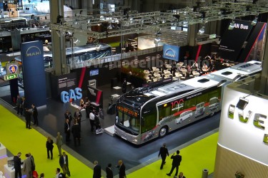 Konzept-Bus für hohes Fahrgastaufkommen