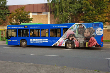 Friedensdorf-Bus