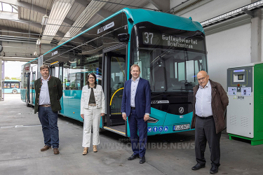 Erste E-Gelenkbusse