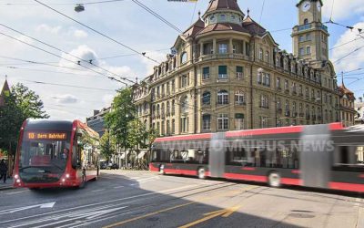 Neue Doppelgelenkbusse