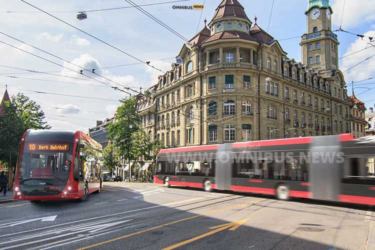 Neue Doppelgelenkbusse