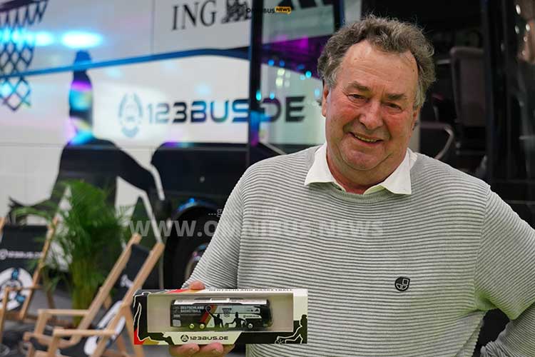 Kleiner Bus trifft …