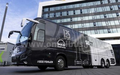 Fohlenelf mit neuem Bus